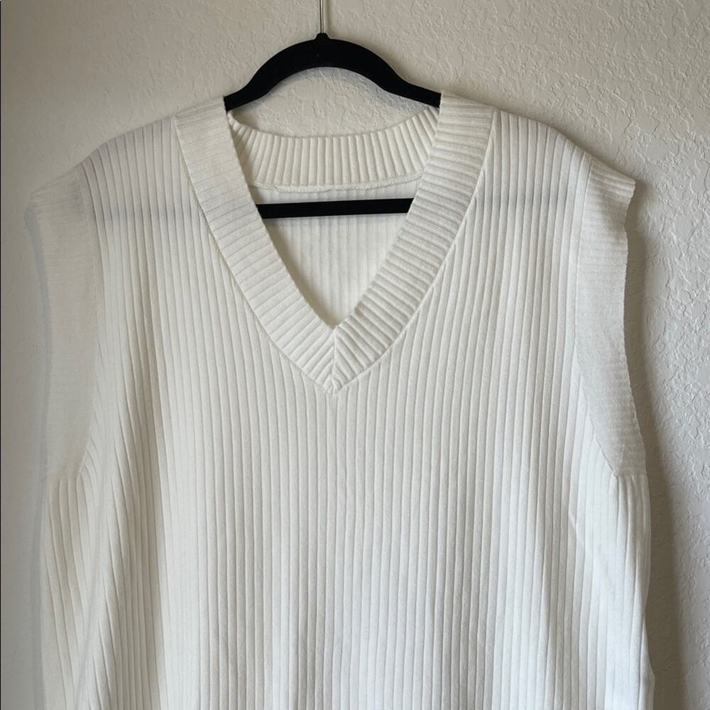White Ribbed Knit Sleeveless Top - Picture 4 of 8